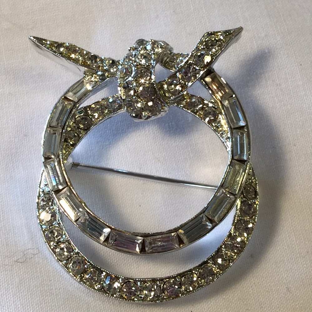 Vintage Pell rhinestone brooch
